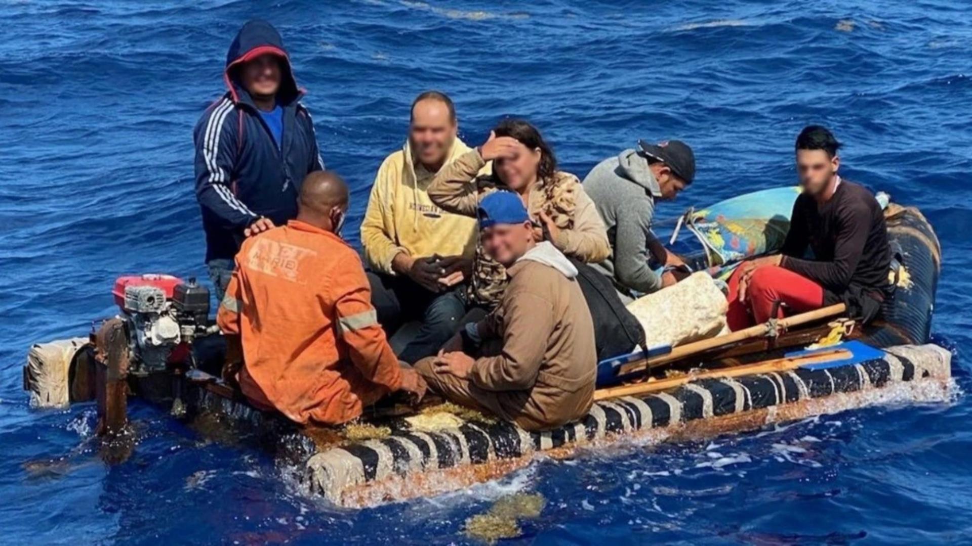 Guardafronteras cubanos encuentran a balseros tras naufragio en